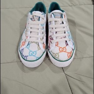 Canvas womans sneakers 6.5